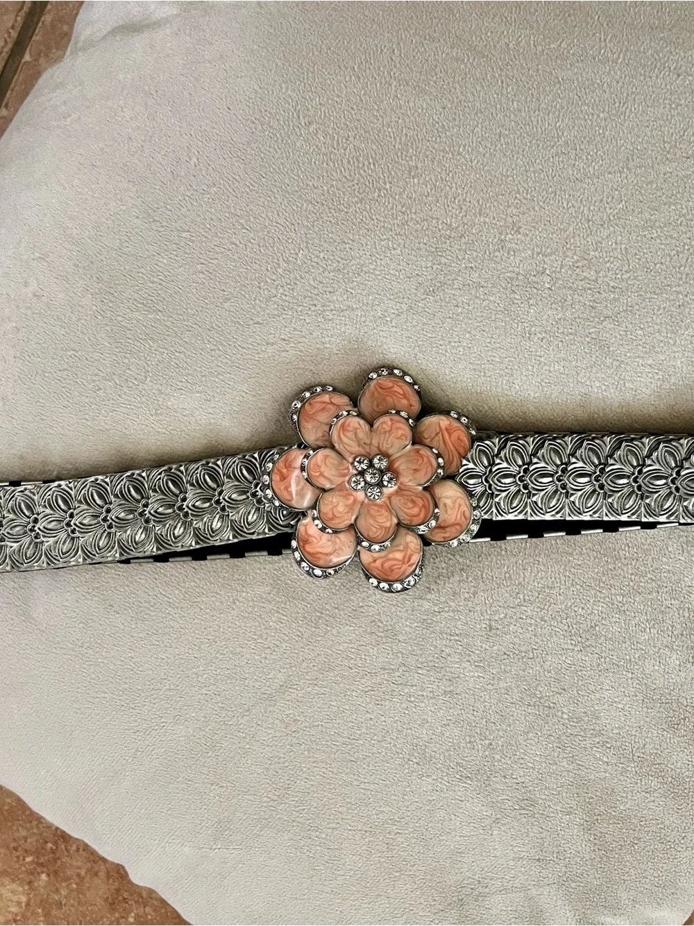 Vintage Floral Concho Stretch Belt in Peach and Silver